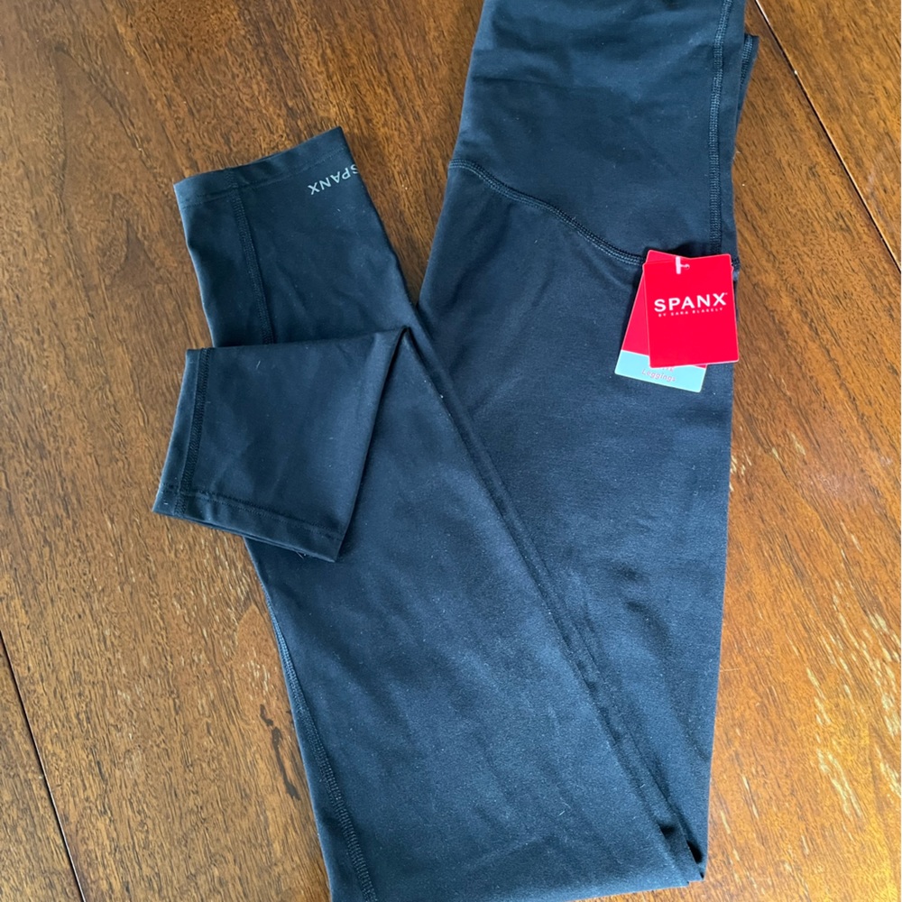 SPANX leggings - Brand new - NWT - size Small - color Black
